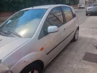Usata Ford Fiesta 73 CV (53 kW) 2005 Grigio Utilitaria