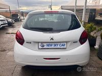 Usata Peugeot 208 Active 68 CV (50 kW) 2016 Bianco Utilitaria