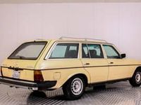 Usata Mercedes 300 90 CV (66 kW) 1979 Beige Station wagon