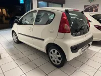 Usata Peugeot 107 68 CV (50 kW) 2010 Bianco Utilitaria