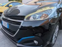 Usata Peugeot 208 Allure 83 CV (61 kW) 2018 Nero Utilitaria