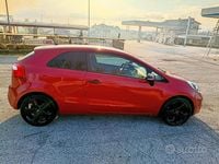 Usata Kia Rio 86 CV (63 kW) 2012 Rosso Berlina
