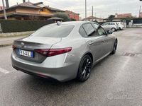 Usata Alfa Romeo Giulia Business 150 CV (110 kW) 2018 Grigio Berlina