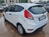Usata Ford Fiesta 75 CV (55 kW) 2016 Bianco Furgone