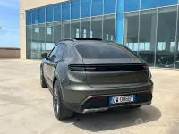 Usata Porsche Macan 4 Electric 144 kW (197 CV) 2024 Verde SUV