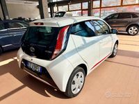 Usata Toyota Aygo 69 CV (50 kW) 2015 Bianco Utilitaria