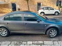Usata Skoda Superb 130 CV (95 kW) 2005 Marrone Berlina