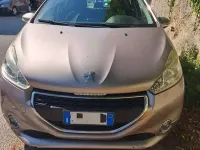 Usata Peugeot 208 82 CV (60 kW) 2012 Bronzo Utilitaria