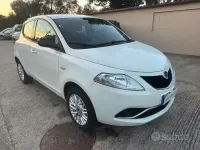 Usata Lancia Ypsilon 80 CV (58 kW) 2015 Bianco Utilitaria
