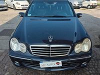 Usata Mercedes C220 Avantgarde 150 CV (110 kW) 2004 Blu Berlina