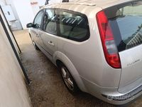 Begagnad Ford Focus 90 HK (66 kW) 2005 Grå Kombi