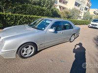 Usata Mercedes E200 Avantgarde 186 CV (136 kW) 1999 Grigio Berlina