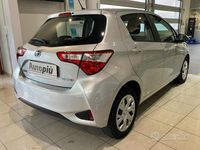 Usata Toyota Yaris Hybrid Active 73 CV (53 kW) 2018 Grigio Berlina