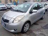 Usata Toyota Yaris 90 CV (66 kW) 2006 Grigio Utilitaria