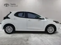 Usata Toyota Yaris Hybrid Active 116 CV (85 kW) 2024 Bianco Berlina