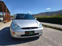 Usata Ford Focus Ghia 90 CV (66 kW) 2001 Argento Berlina