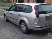 Usata Ford Focus 90 CV (66 kW) 2005 Grigio Station wagon