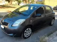 Usata Toyota Yaris 69 CV (50 kW) 2007 Grigio Utilitaria