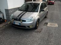 Usata Ford Fiesta 75 CV (55 kW) 2005 Grigio Utilitaria