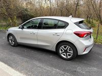 Usado Ford Focus Business Edition 120 HP (88 kW) 2022 Cinzento Sedan