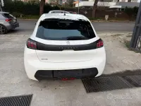 Usata Peugeot 208 Allure 102 CV (75 kW) 2021 Bianco Utilitaria