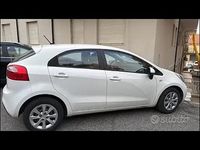 Usata Kia Rio 75 CV (55 kW) 2012 Bianco Utilitaria