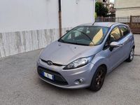 Usata Ford Fiesta 60 CV (44 kW) 2012 Grigio Utilitaria