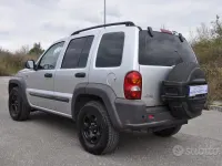 Usata Jeep Cherokee Sport 143 CV (105 kW) 2003 Grigio SUV