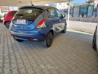 Usata Lancia Ypsilon 69 CV (50 kW) 2022 Blu Utilitaria