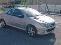 Usata Peugeot 206 CC 109 CV (80 kW) 2004 Grigio Cabrio