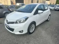 Usata Toyota Yaris Lounge 69 CV (50 kW) 2013 Bianco Utilitaria