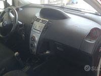 Usata Toyota Yaris 69 CV (50 kW) 2009 Rosso Utilitaria