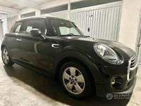 Begagnad Mini ONE 102 HK (75 kW) 2018 Svart Halvkombi