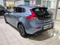 Usata Volvo V40 Momentum 149 CV (109 kW) 2017 Blu Berlina