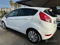Usata Ford Fiesta 75 CV (55 kW) 2013 Bianco Berlina
