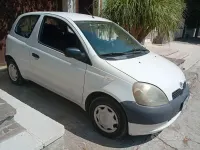 Usata Toyota Yaris 65 CV (47 kW) 2003 Bianco Utilitaria