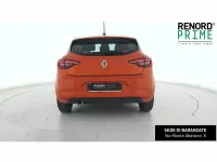 Usata Renault Clio V SE 67 CV (49 kW) 2022 Arancione