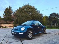 Usata VW New Beetle 105 CV (77 kW) 2005 Blu Utilitaria