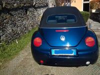 Usata VW New Beetle 105 CV (77 kW) 2005 Blu Utilitaria