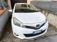 Usata Toyota Yaris Active 69 CV (50 kW) 2013 Bianco Utilitaria