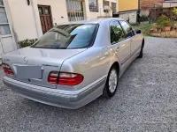 Usata Mercedes E200 186 CV (136 kW) 1999 Grigio Berlina