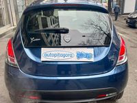 Usata Lancia Ypsilon Gold 69 CV (50 kW) 2023 Blu/azzurro Utilitaria