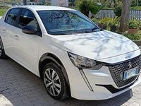 Usado Peugeot e-208 Active 100 kW (136 CV) 2023 Blanco Utilitario
