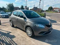 Usata Lancia Ypsilon Silver 69 CV (50 kW) 2016 Grigio Utilitaria