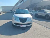 Usata Lancia Ypsilon 69 CV (50 kW) 2015 Argento Utilitaria