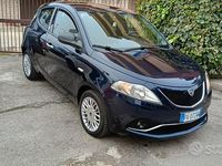 Usata Lancia Ypsilon Gold 69 CV (50 kW) 2017 Blu Utilitaria