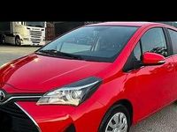 Usata Toyota Yaris 90 CV (66 kW) 2015 Rosso Utilitaria