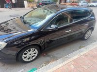 Usata Lancia Delta 105 CV (77 kW) 2011 Marrone Utilitaria