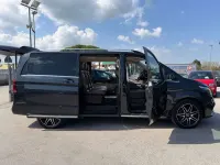 Usata Mercedes 300 Premium 237 CV (174 kW) 2023 Grgio scuro grafite Monovolume