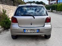 Usata Toyota Yaris 75 CV (55 kW) 2004 Grigio Berlina